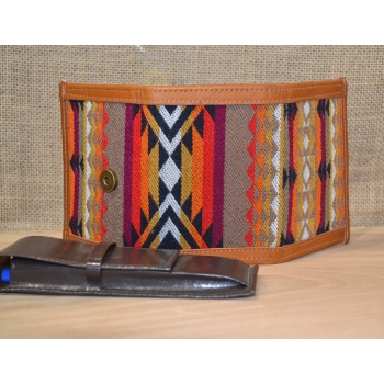 Portfel skórzany brązowy męski  z andyjskim etnicznym haftem.